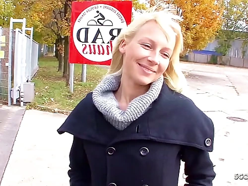 Junge deutsche Studentin auf der Strasse f&uuml;r Pornography Audition abgeschleppt