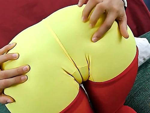 Super-fucking-hot YogA Stunner Massive CAMELTOE and Massive ROUND Rump in Latex