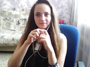 European alone webcam girl shows her ass